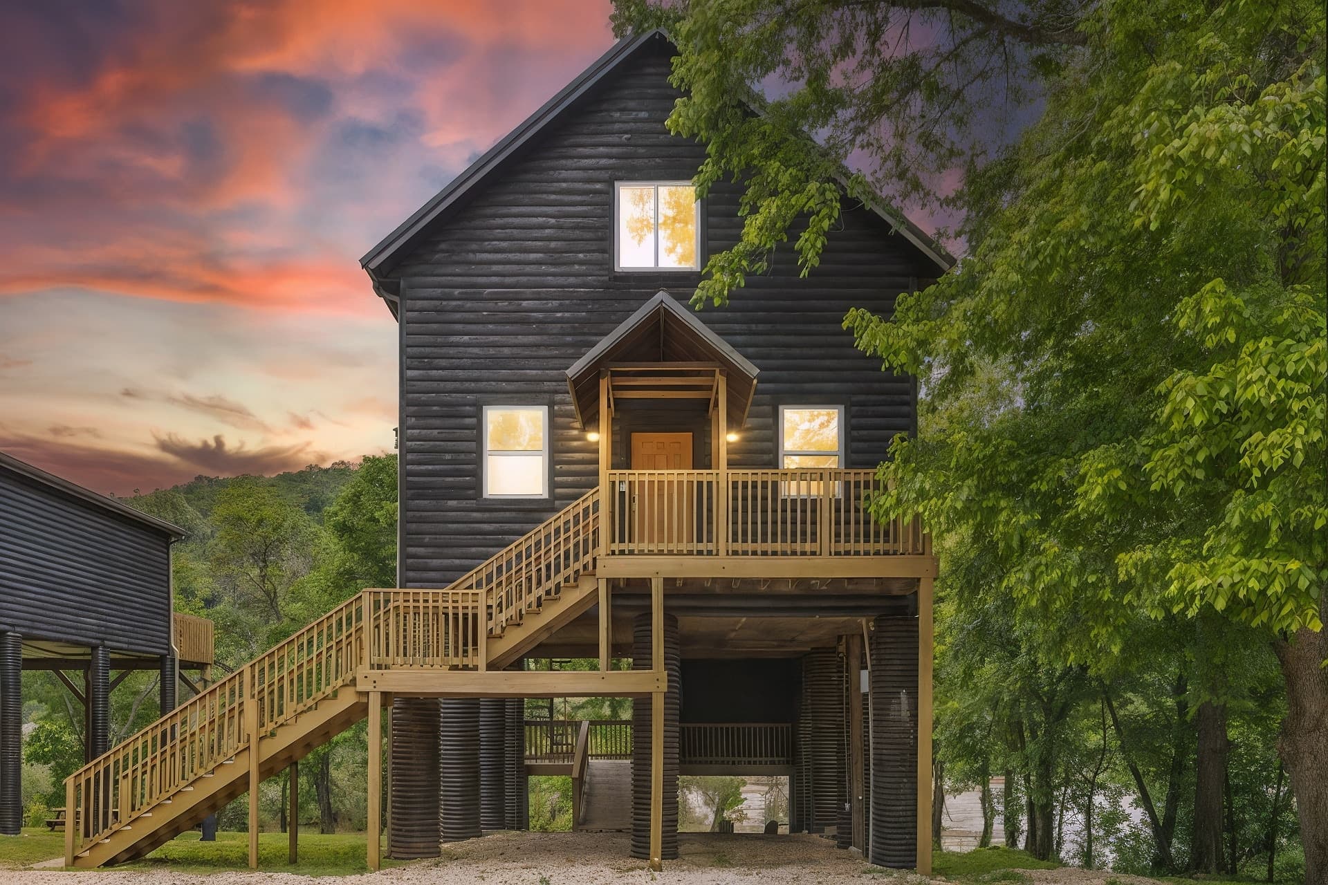 Riverfront cabins in Galena, Missouri on the James River